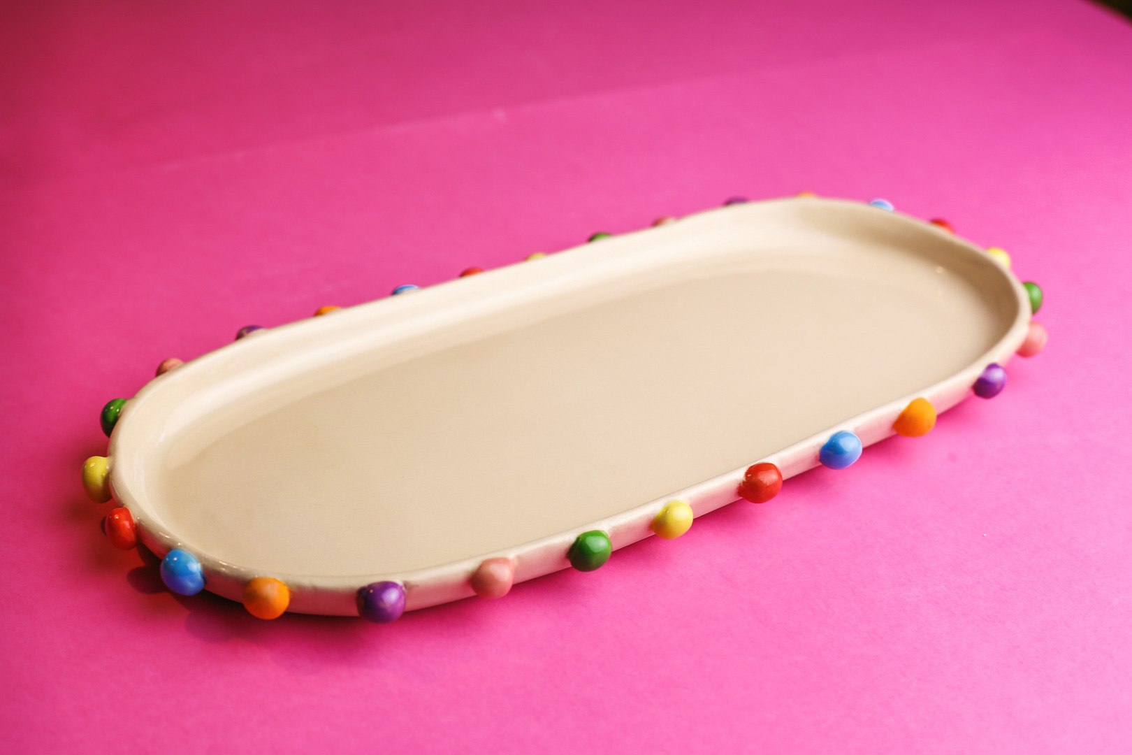 Podłużny talerz w bąbelki