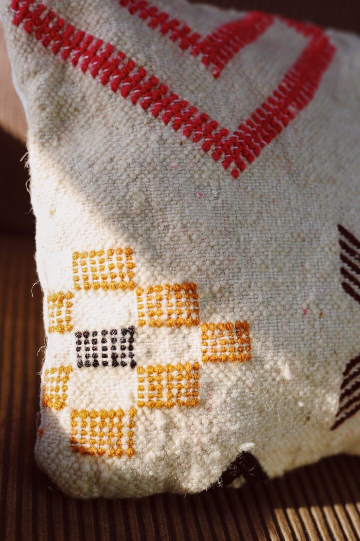 Poduszka w berberyjskie symbole, wzór 2