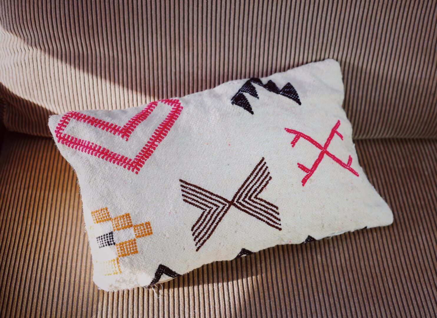 Poduszka w berberyjskie symbole, wzór 2 - obrazek 2
