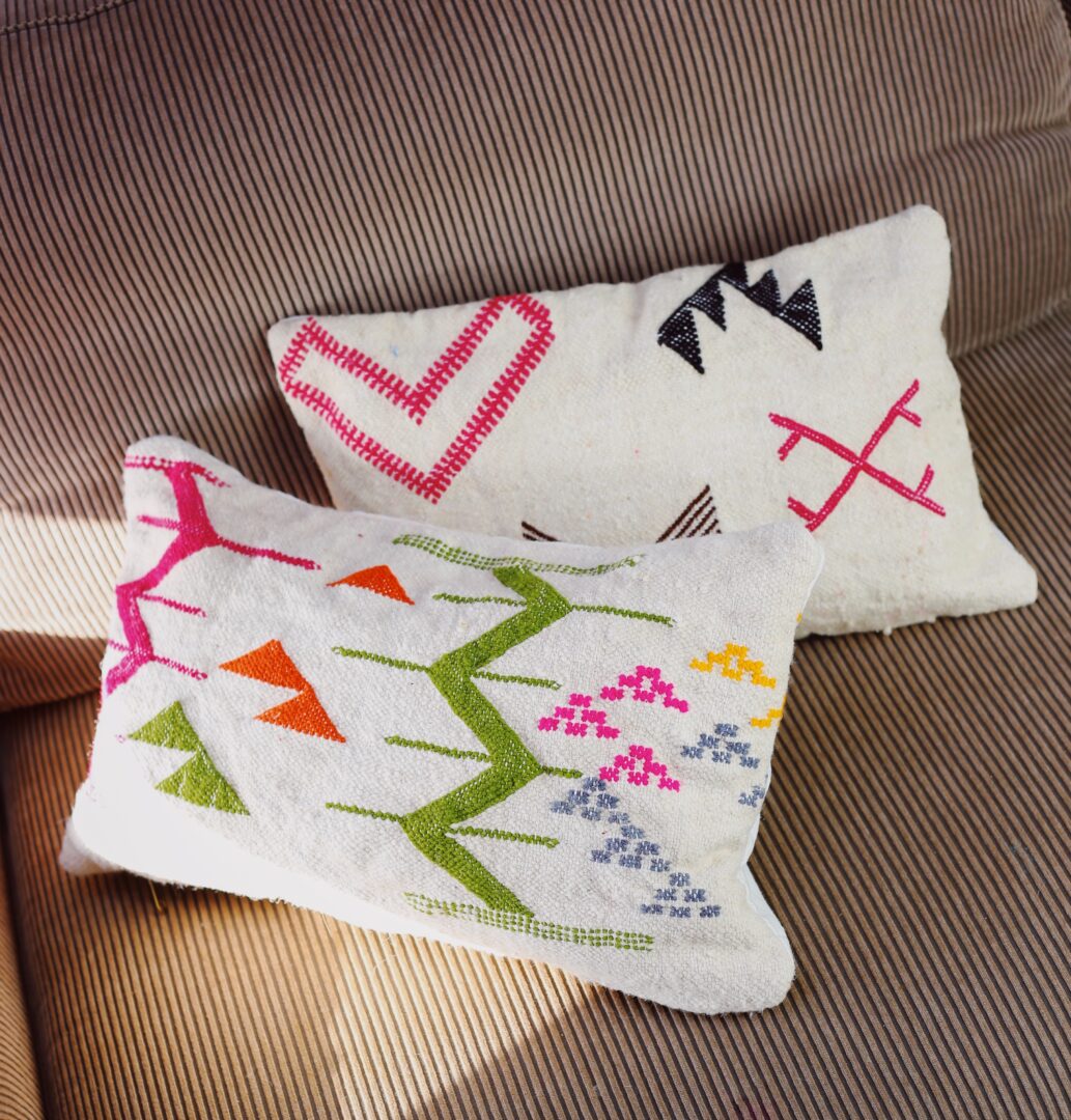 Poduszka w berberyjskie symbole, wzór 1