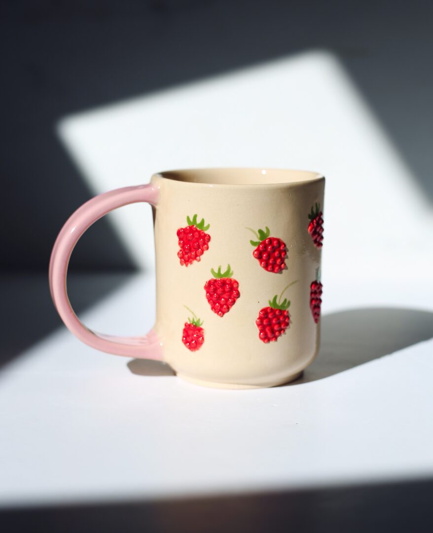 Kubek w maliny lub wiśnie - obrazek 3